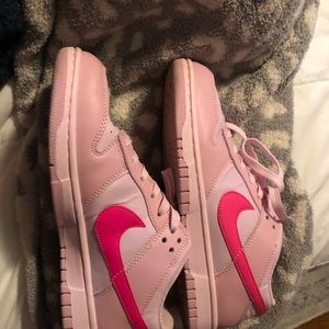 Barbie dunks size 7 wore once and are to wide for me.